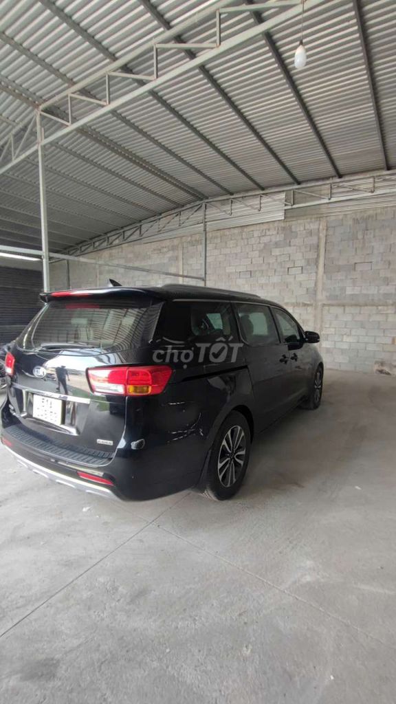 Kia Sedona - ảnh 3