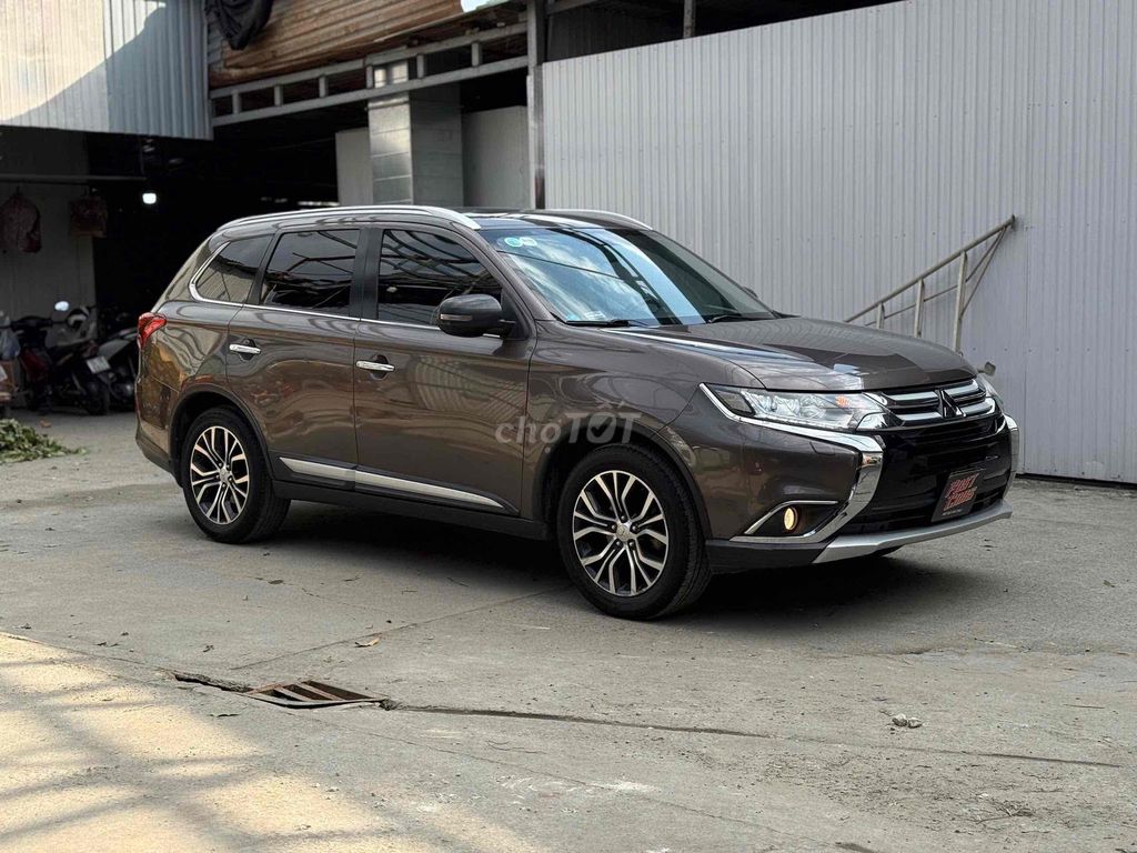 Mitsubishi Outlander 2017 - ảnh 2