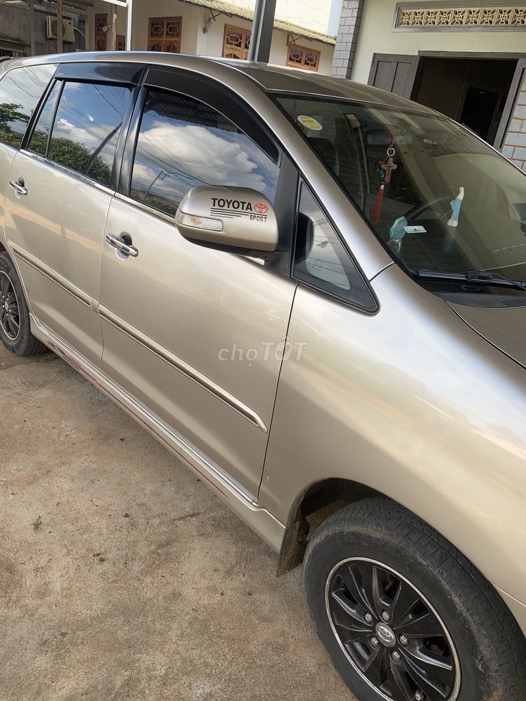 Toyota Innova - ảnh 3