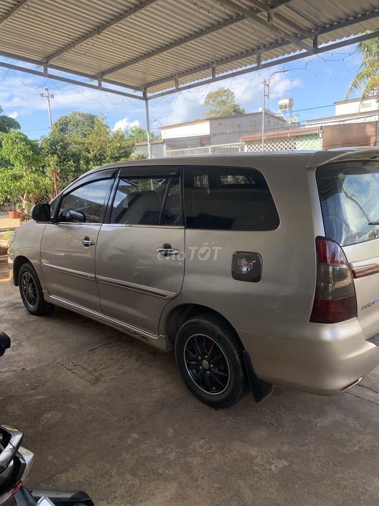 Toyota Innova - ảnh 4
