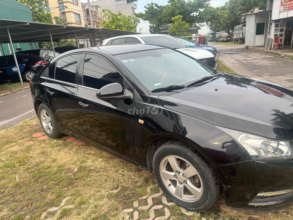 Chevrolet Cruze 2011 - ảnh 1