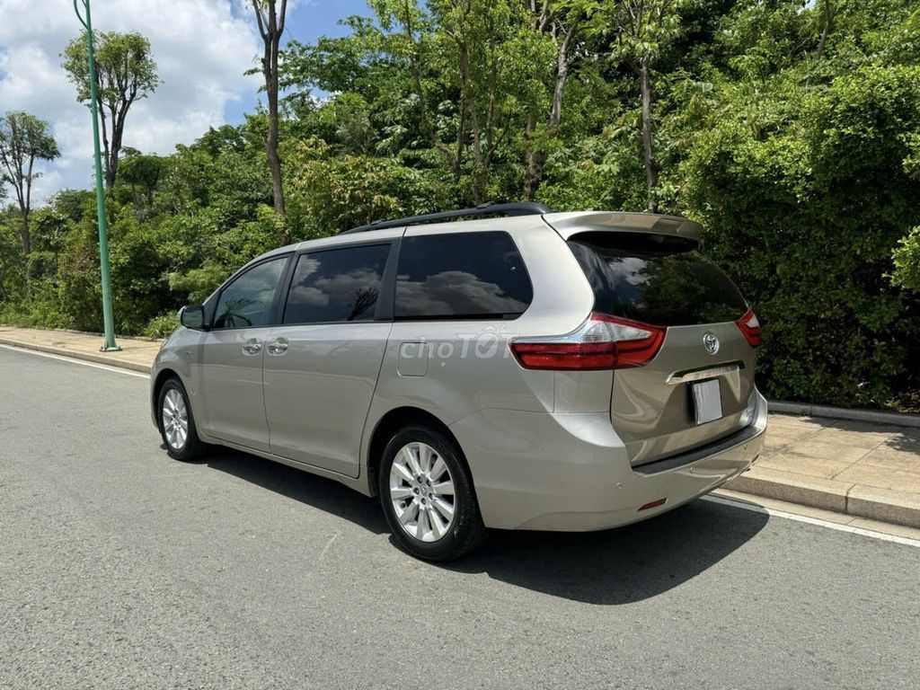 Toyota Sienna 2017 - ảnh 4