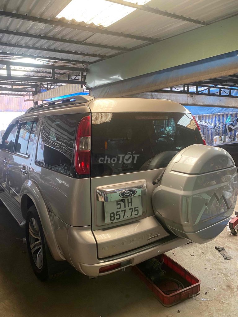 Ford Everest - ảnh 2