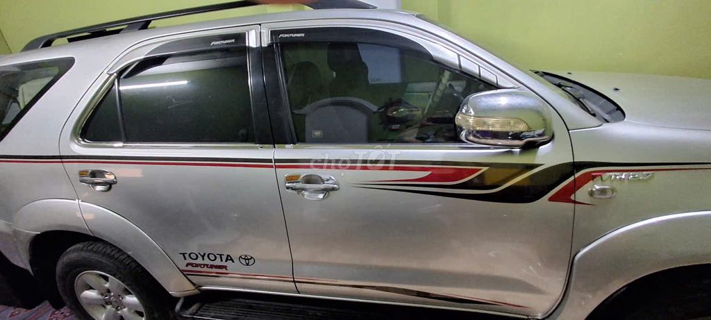 Toyota Fortuner 2009 - ảnh 4