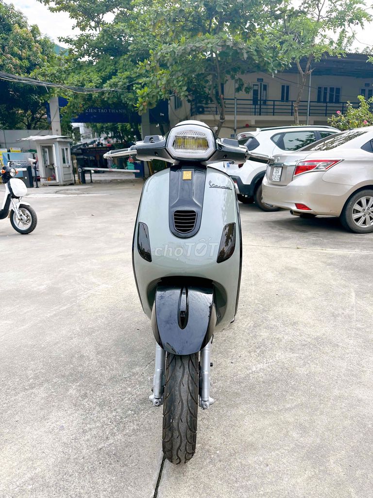 Vespa 2022 - ảnh 1