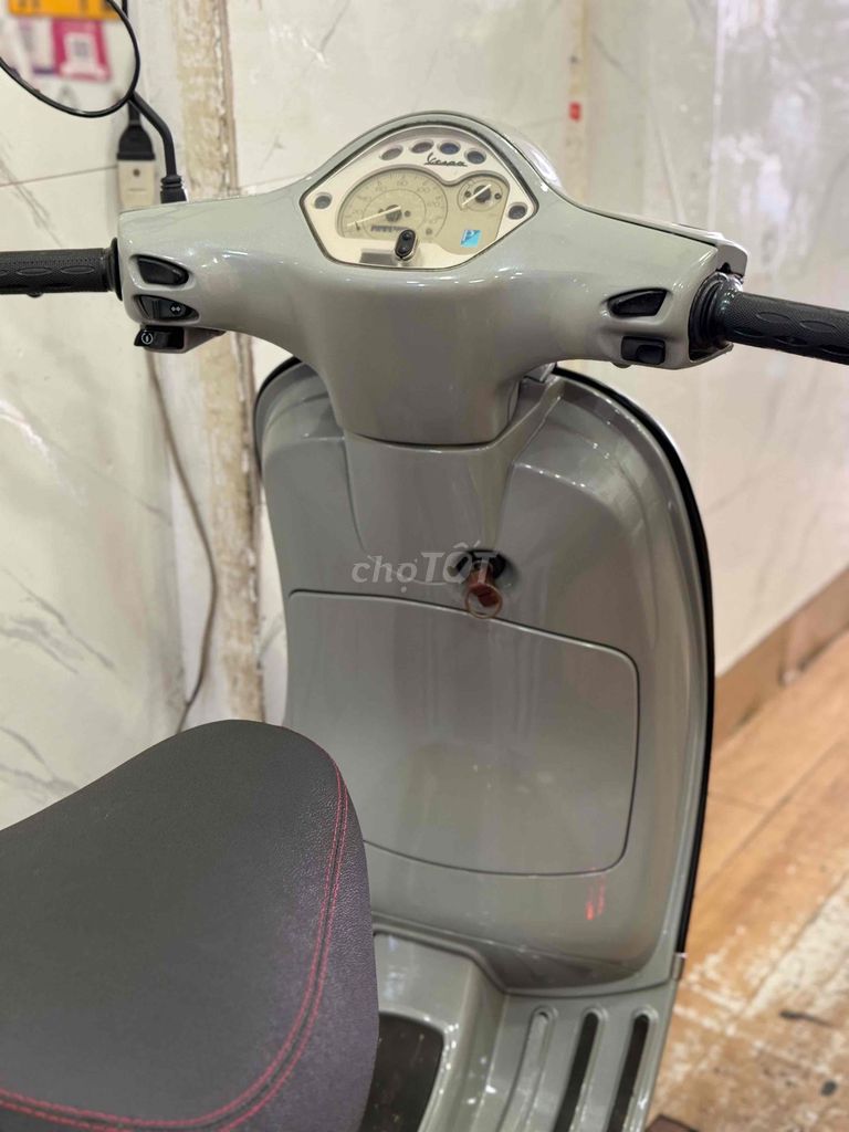 Piaggio Vespa 2011 - ảnh 3
