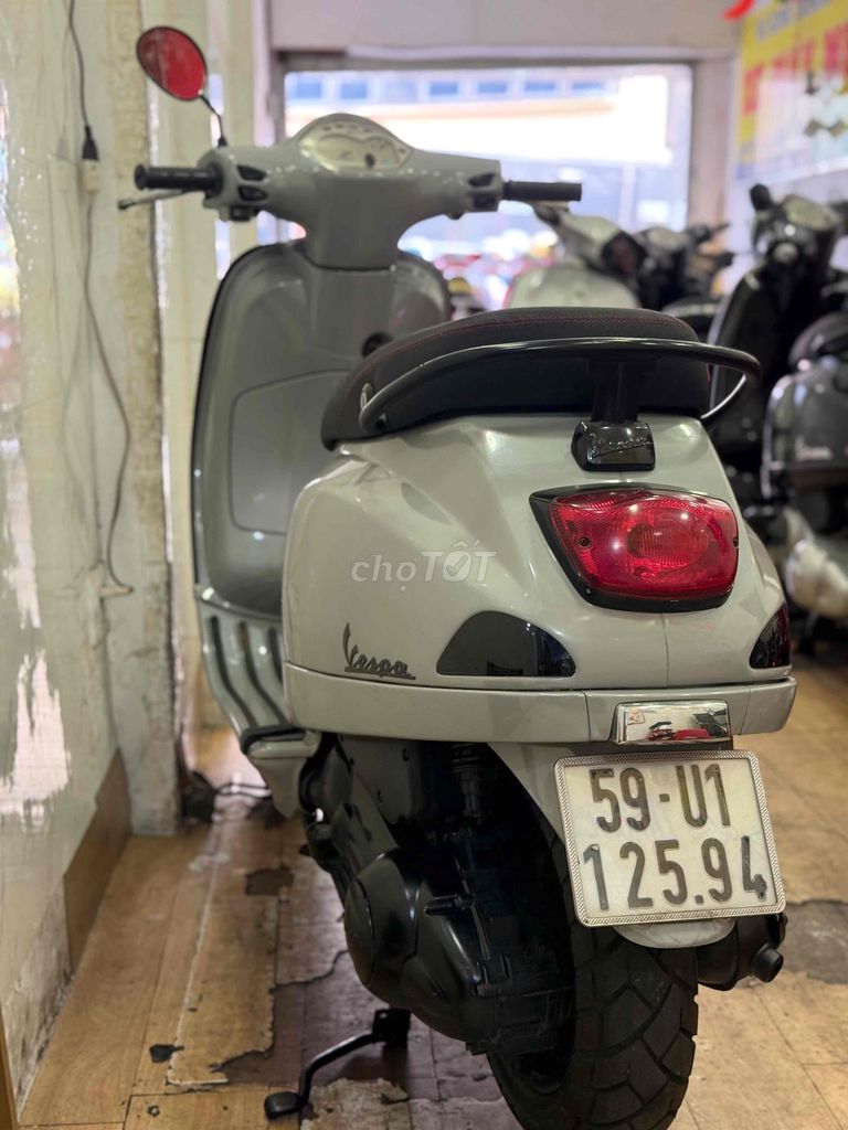 Piaggio Vespa 2011 - ảnh 4