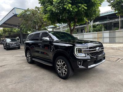 Ford Everest 2025 - ảnh 1
