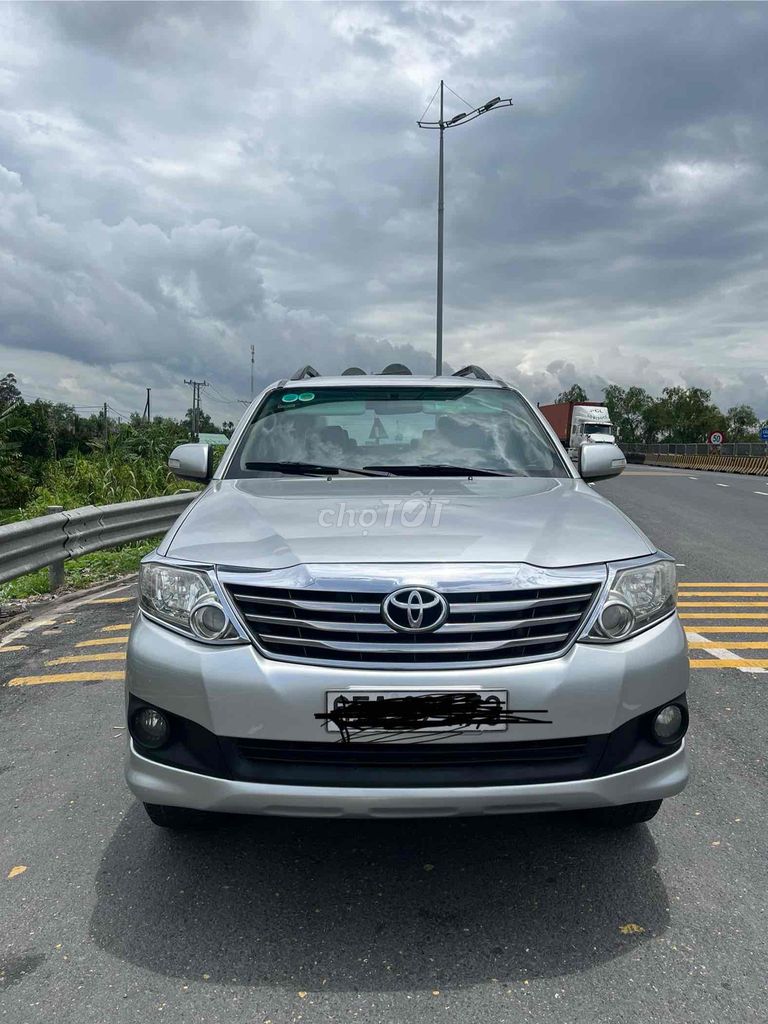 Toyota Fortuner 2012 - ảnh 1
