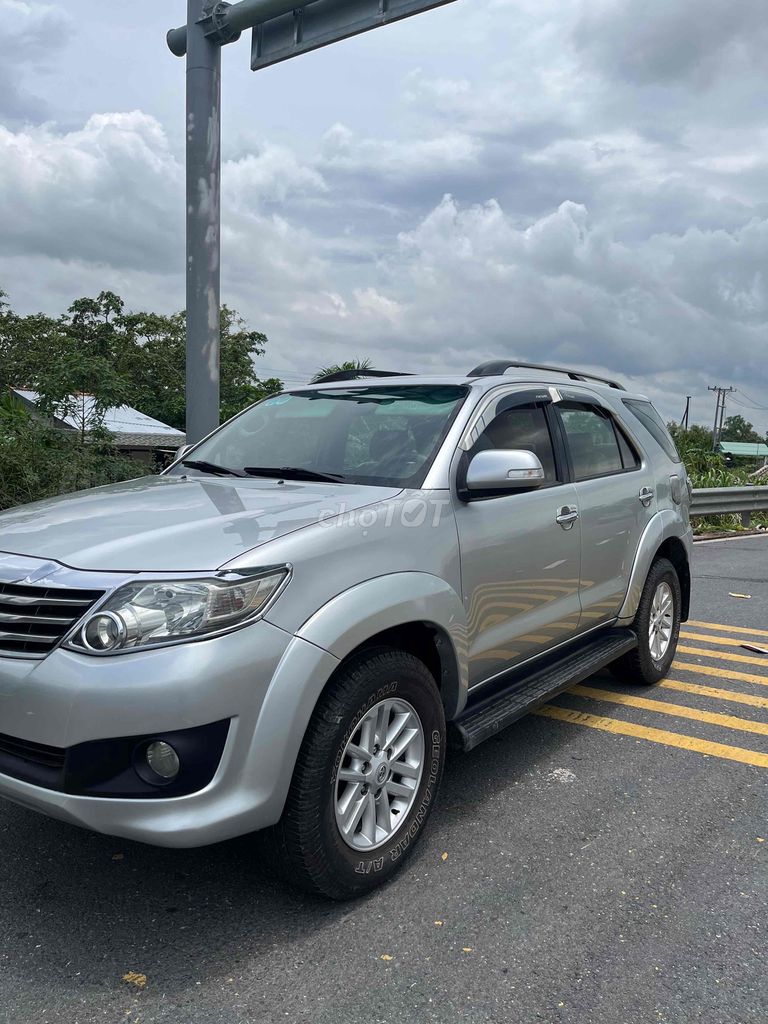 Toyota Fortuner 2012 - ảnh 3
