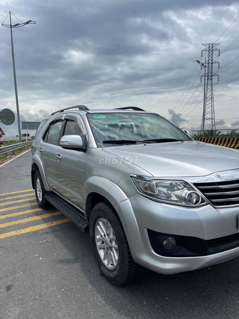 Toyota Fortuner 2012 - ảnh 5