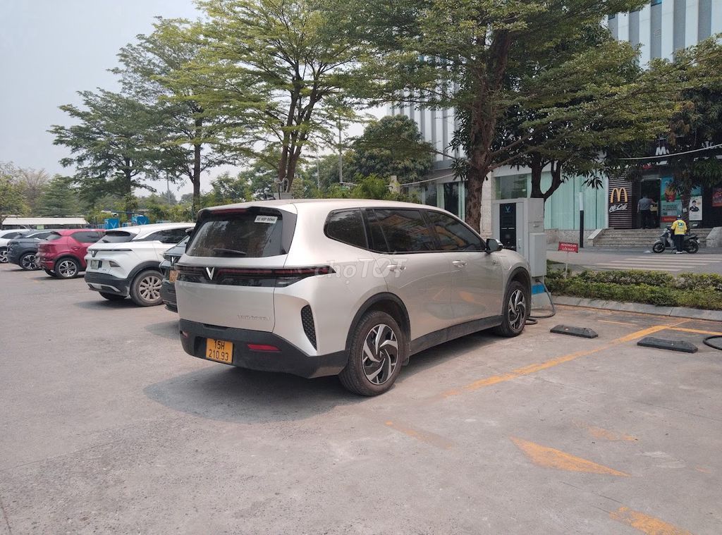 VinFast Limo Green 2026 - ảnh 3