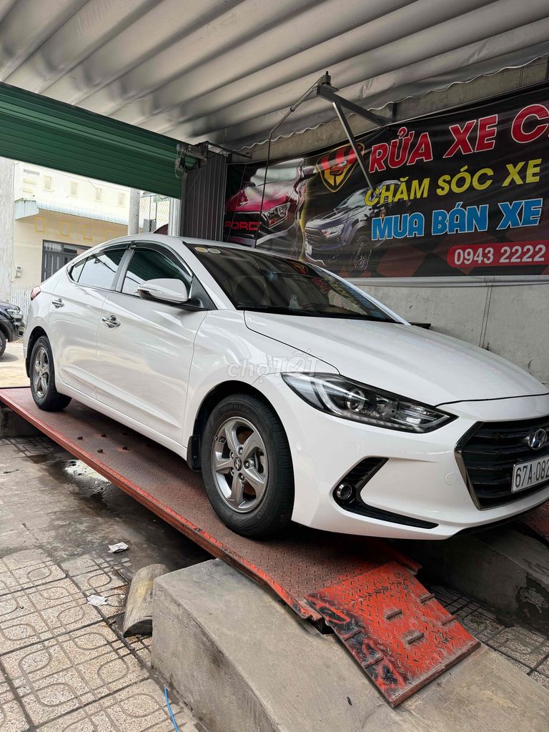 Hyundai Elantra 2018 - ảnh 1