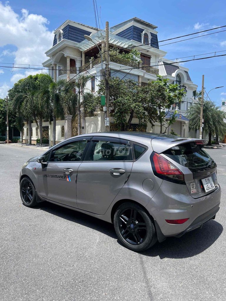 Ford Fiesta 2011 - ảnh 1