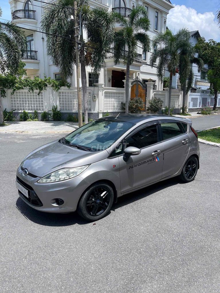 Ford Fiesta 2011 - ảnh 2