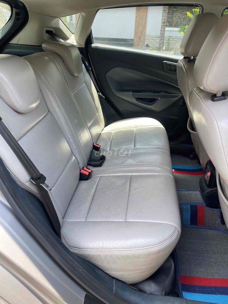 Ford Fiesta 2011 - ảnh 4