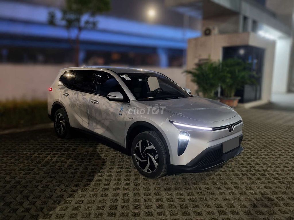 VinFast 2025 - ảnh 1