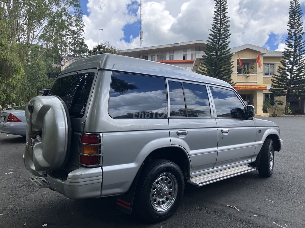 Mitsubishi Pajero - ảnh 1
