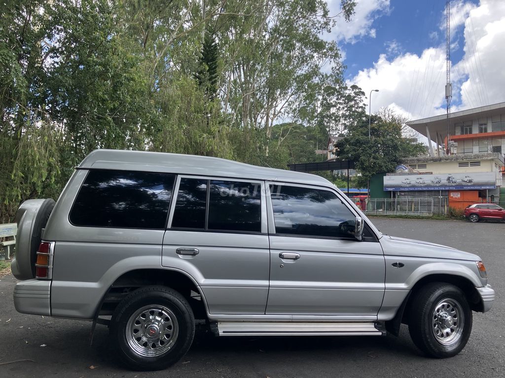 Mitsubishi Pajero - ảnh 2