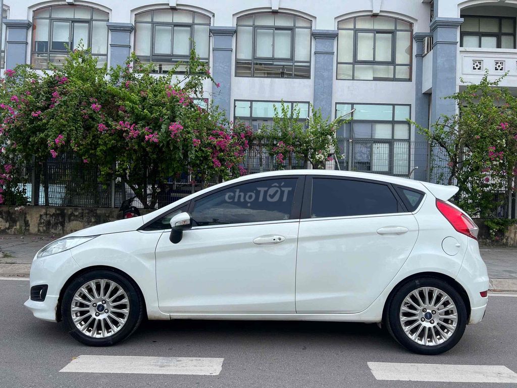 Ford Fiesta 2015 - ảnh 2