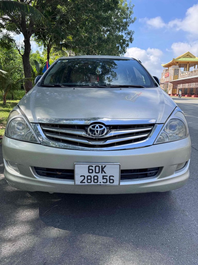 Toyota Innova - ảnh 2