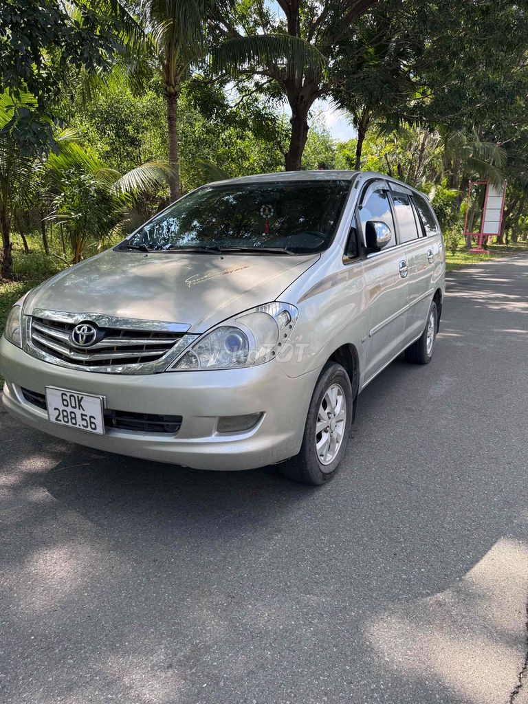 Toyota Innova - ảnh 3