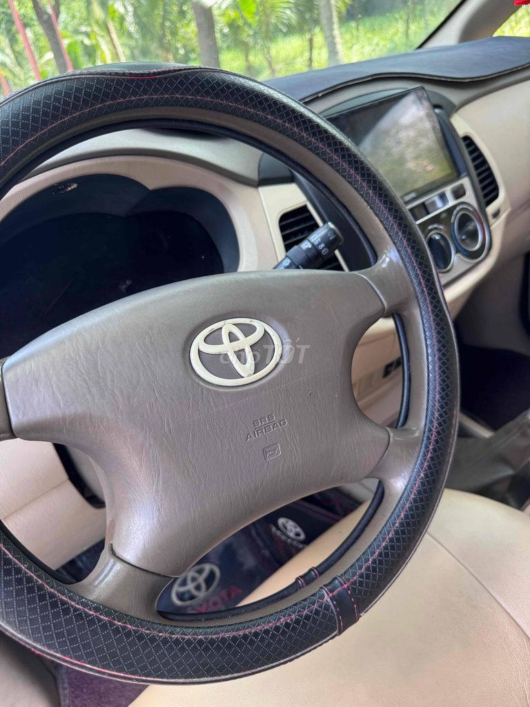 Toyota Innova - ảnh 4