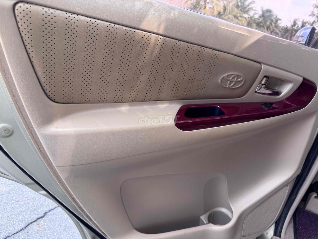 Toyota Innova - ảnh 5