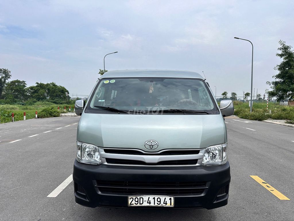 Toyota Hiace 2010 - ảnh 1