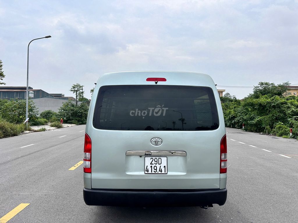 Toyota Hiace 2010 - ảnh 5
