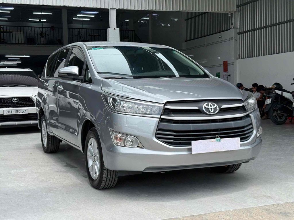 Toyota Innova 2.0E 2018 - ảnh 2