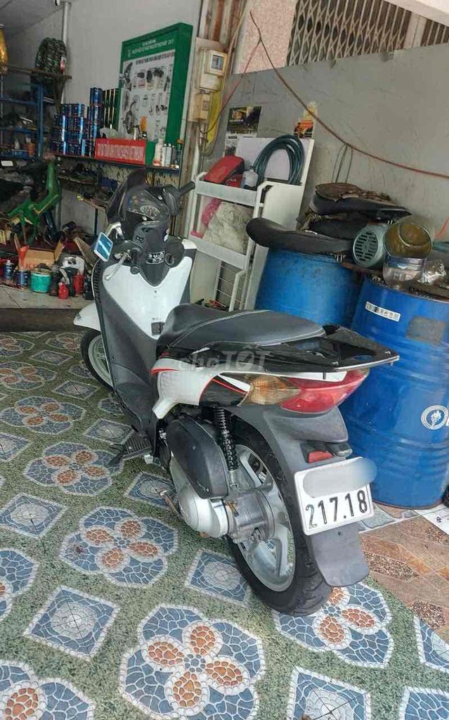 Honda SH 2005 - ảnh 1