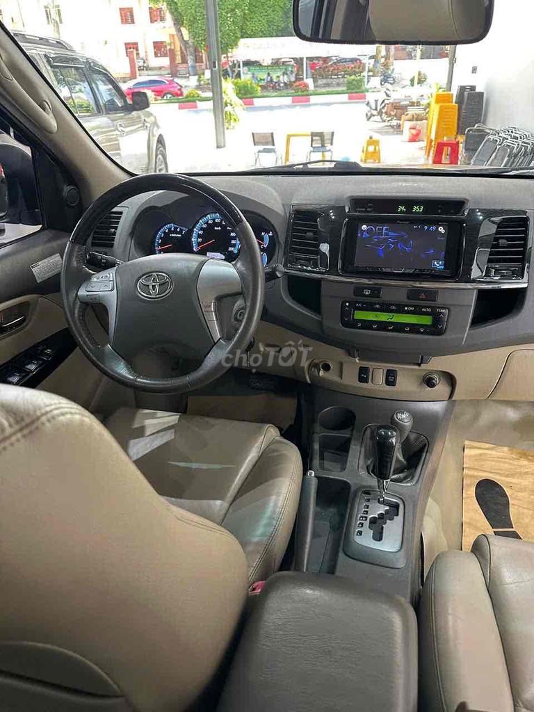 Toyota Fortuner 2012 - ảnh 1
