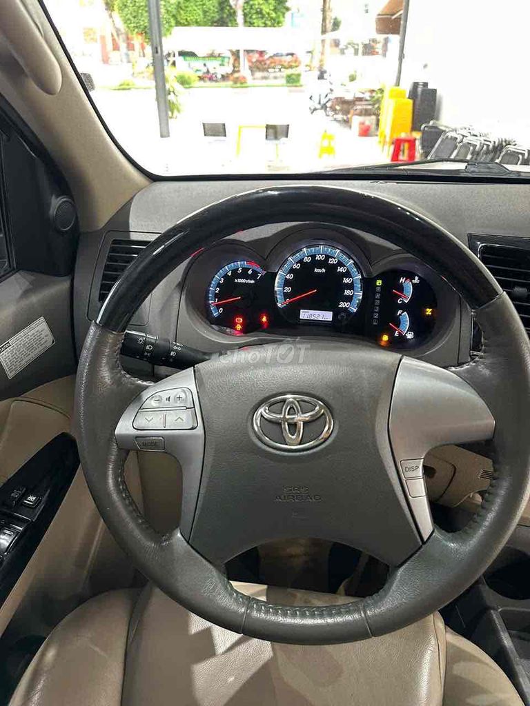 Toyota Fortuner 2012 - ảnh 2