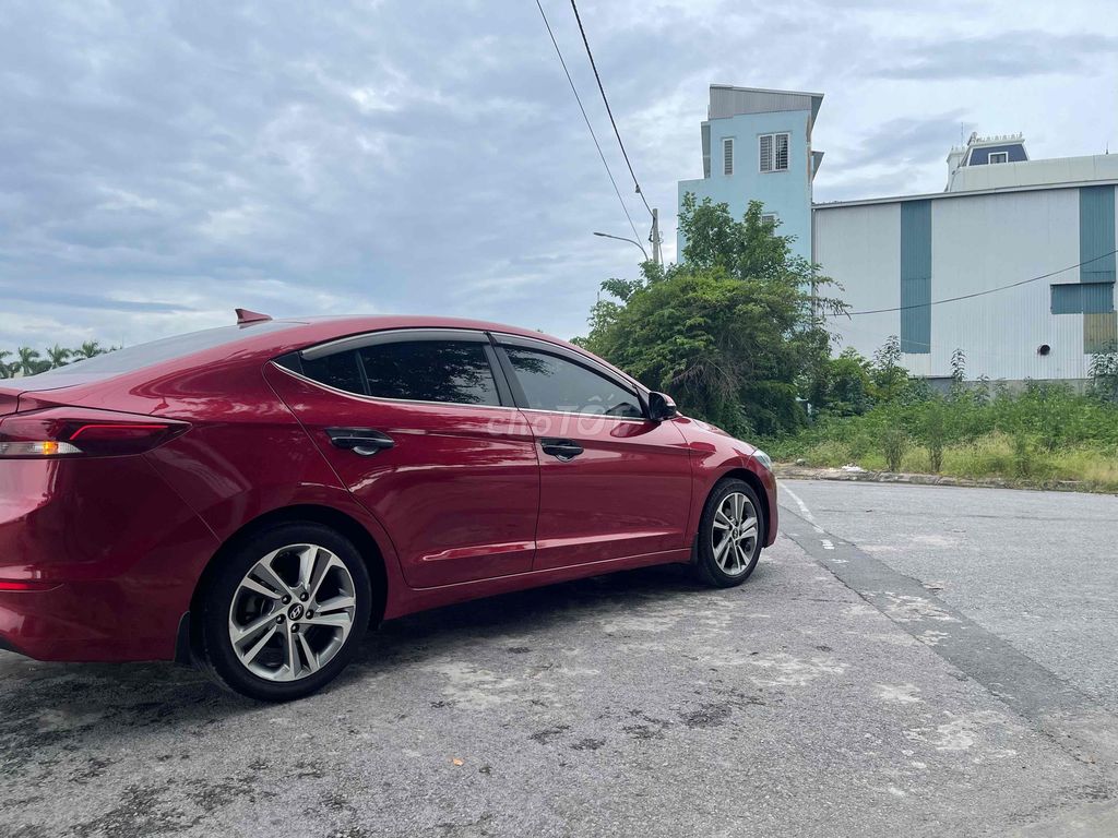 Hyundai Elantra 2019 - ảnh 1