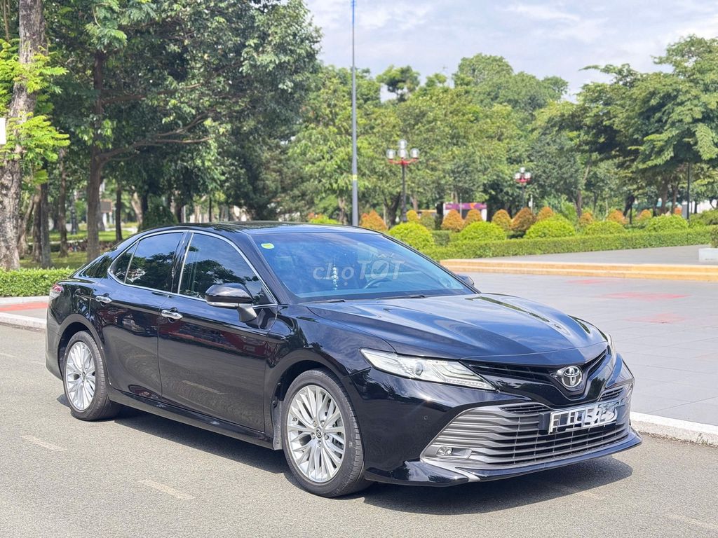Toyota Camry 2.5Q 2019 - ảnh 2