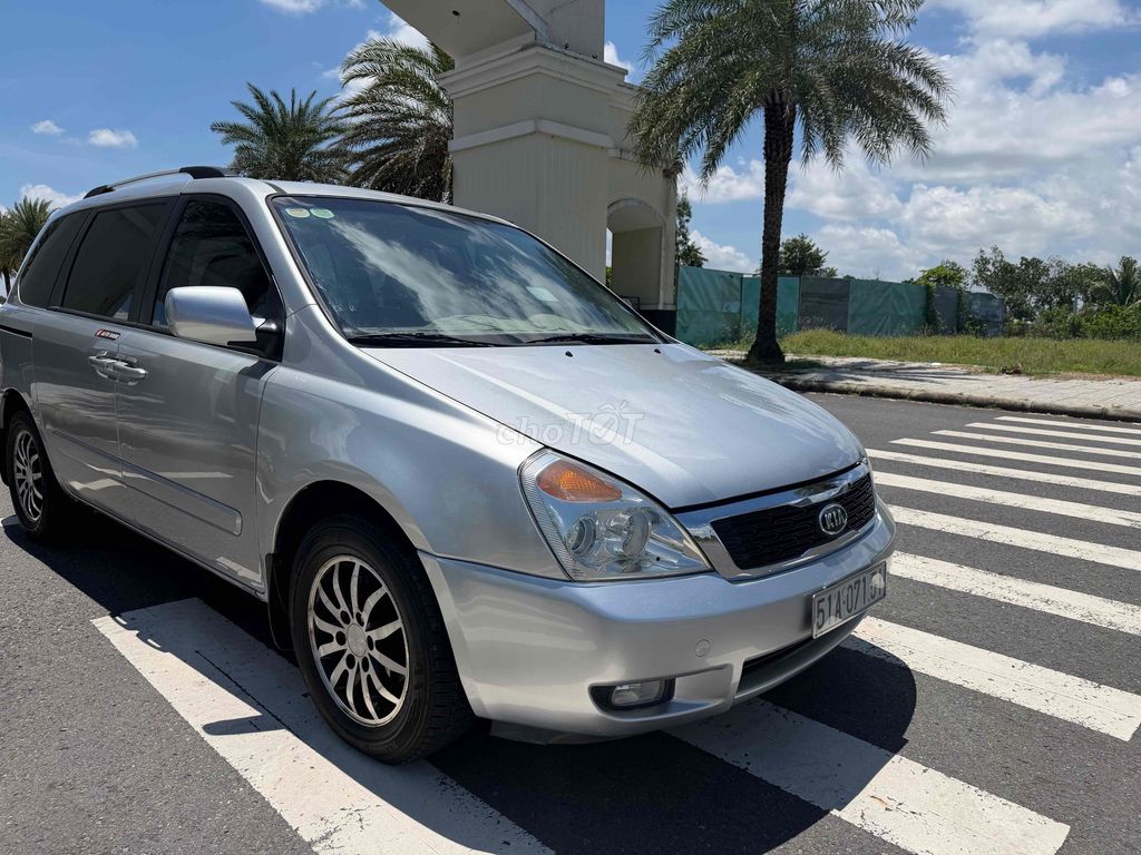 Kia Carnival 2010 - ảnh 2