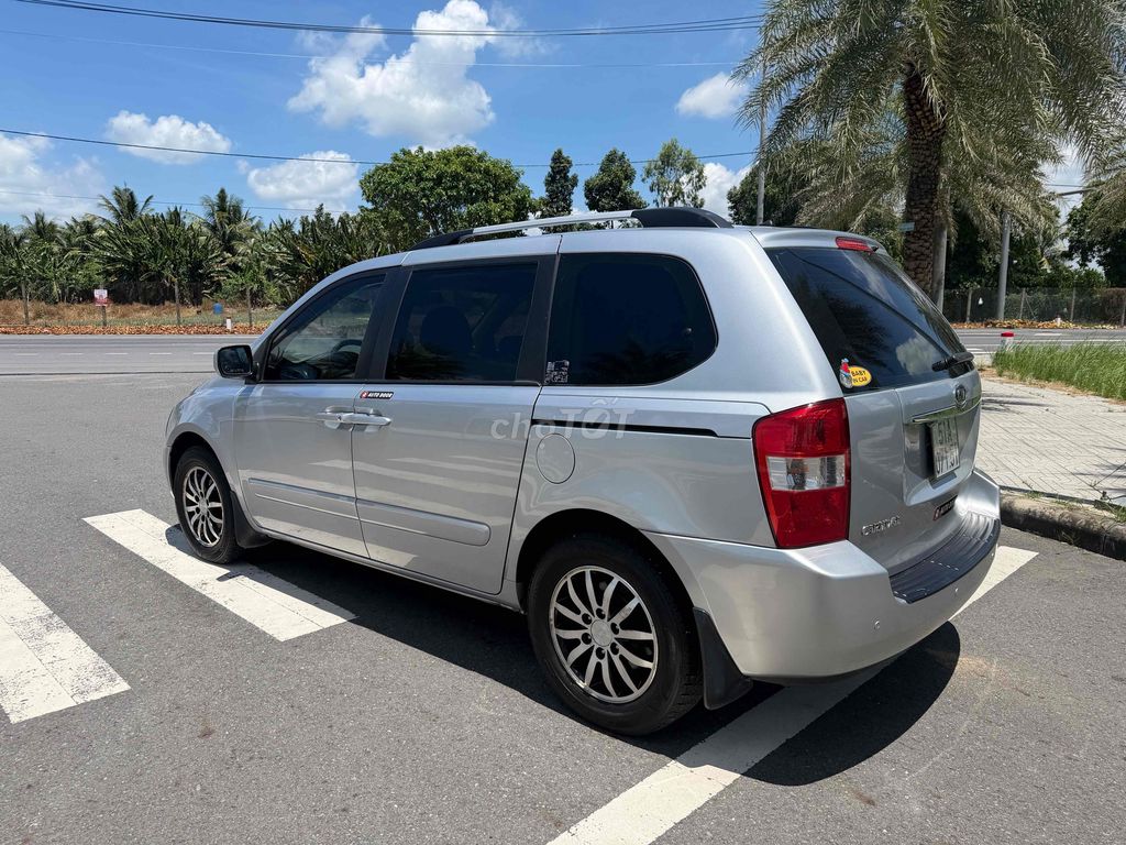Kia Carnival 2010 - ảnh 3