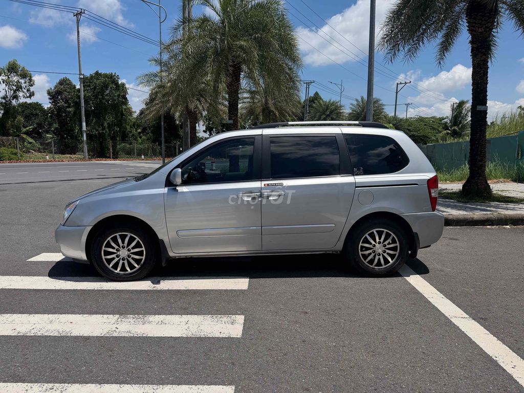 Kia Carnival 2010 - ảnh 4