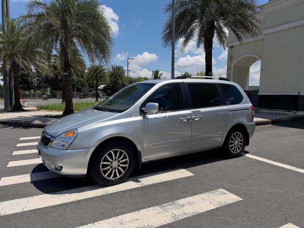 Kia Carnival 2010 - ảnh 5