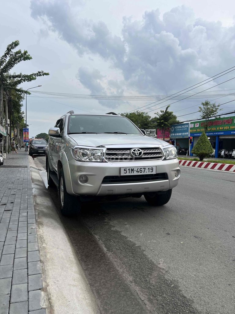 Toyota Fortuner 2011 - ảnh 1