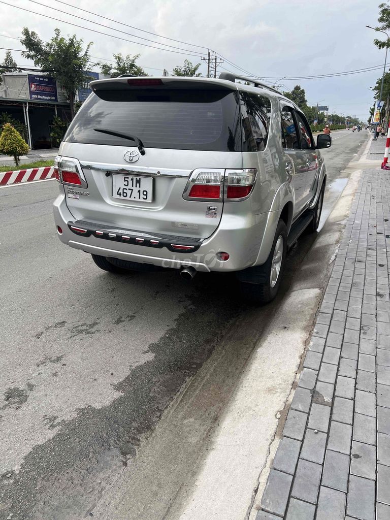 Toyota Fortuner 2011 - ảnh 2