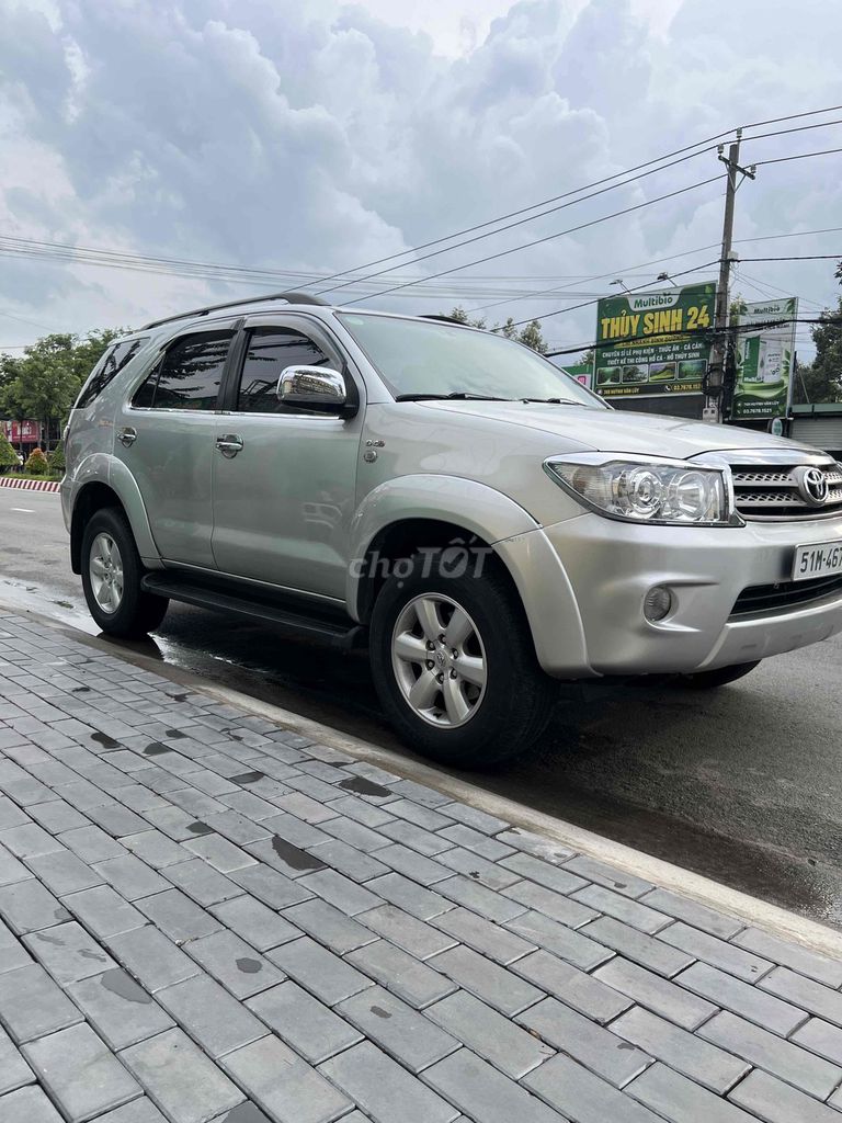 Toyota Fortuner 2011 - ảnh 3