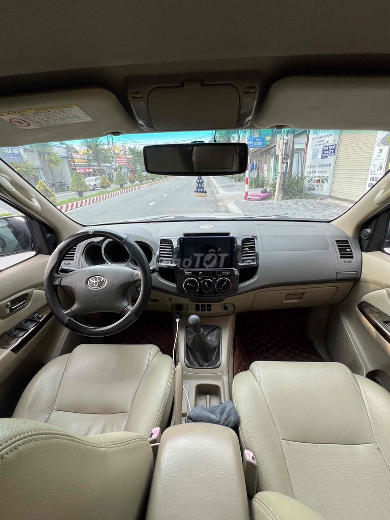 Toyota Fortuner 2011 - ảnh 4