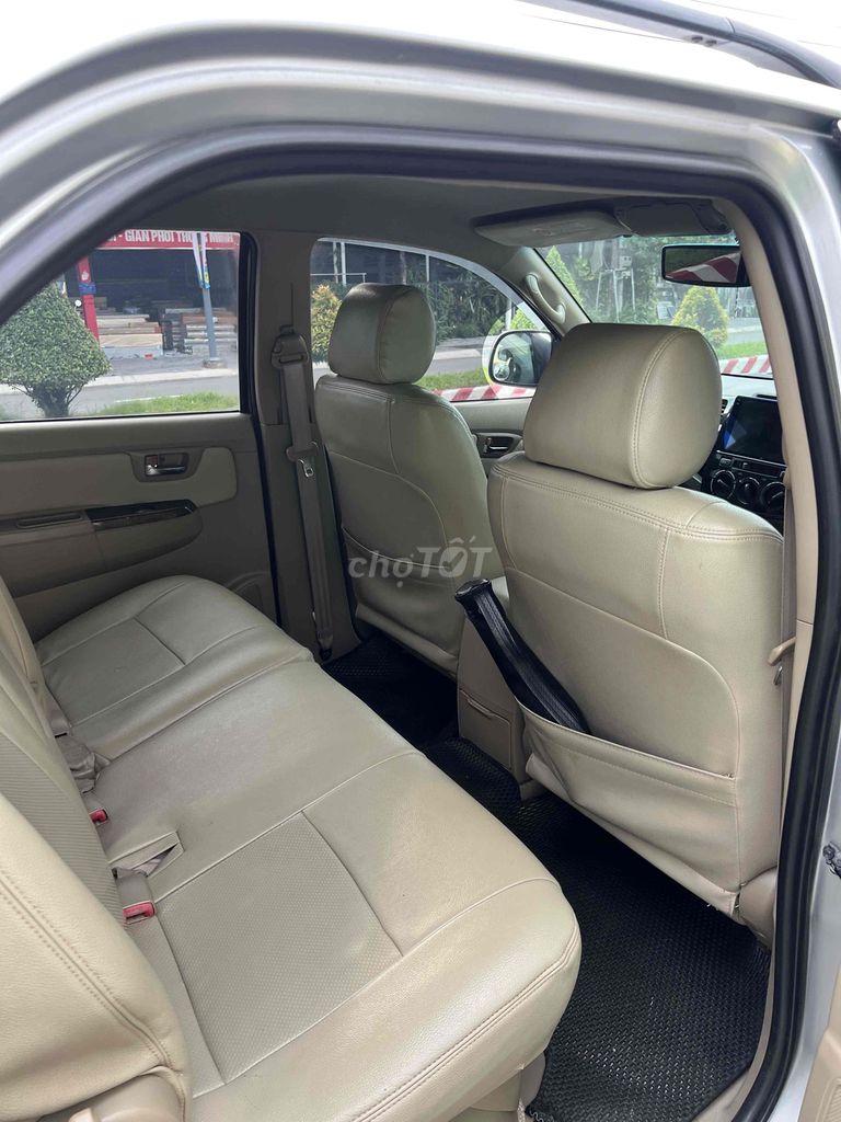Toyota Fortuner 2011 - ảnh 5