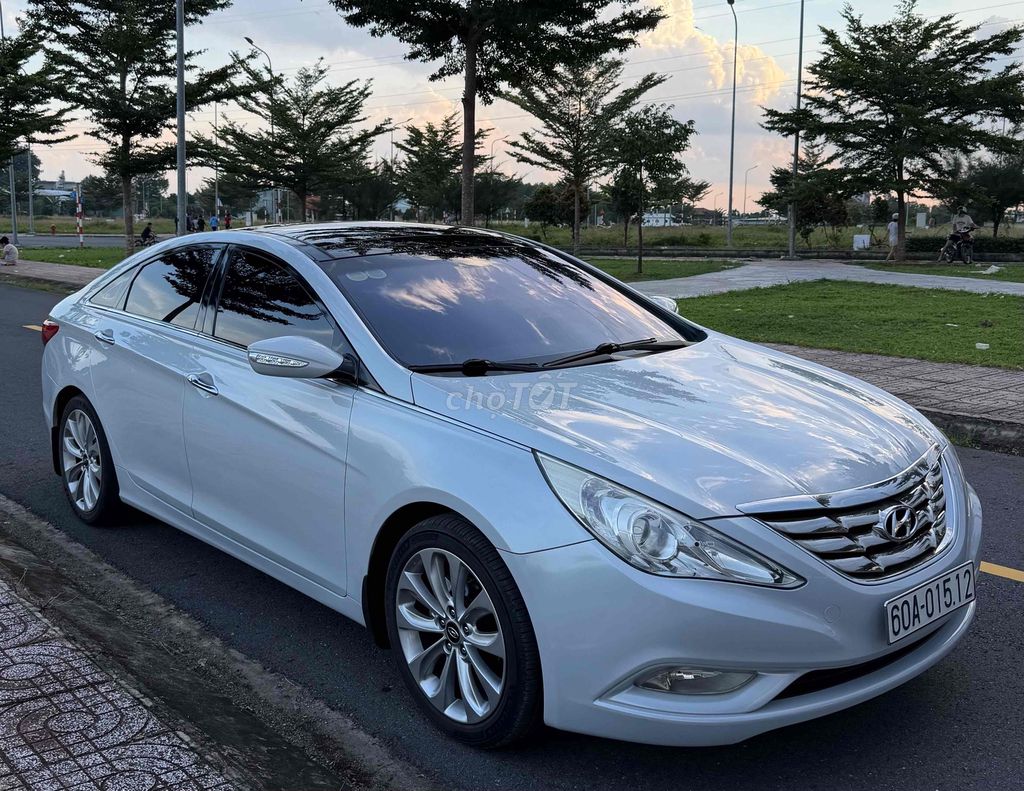 Hyundai Sonata 2010 - ảnh 2