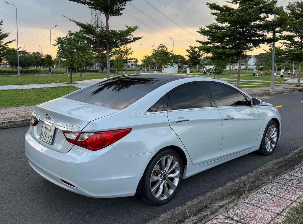 Hyundai Sonata 2010 - ảnh 3