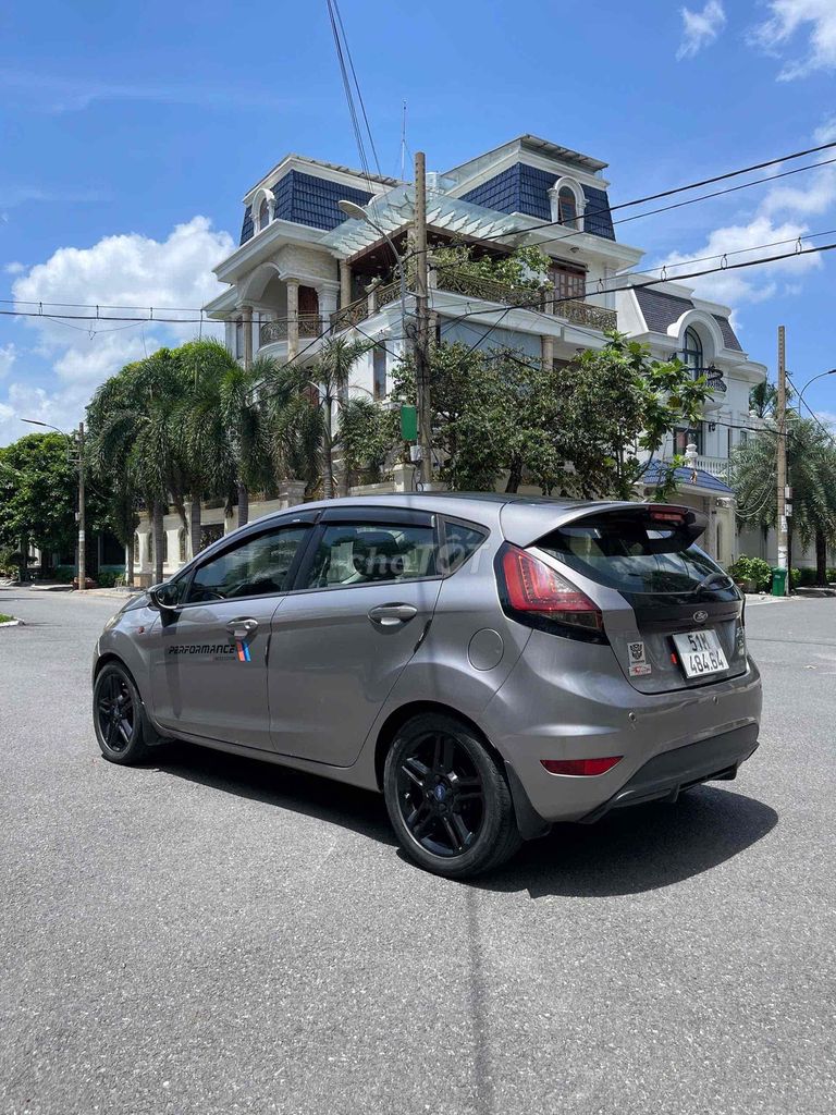 Ford Fiesta 2011 - ảnh 2