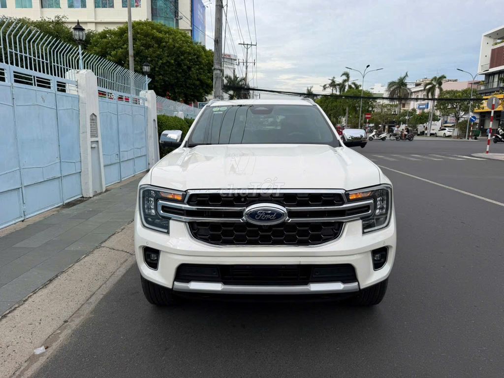 Ford Everest 2025 - ảnh 1