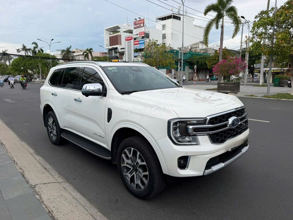 Ford Everest 2025 - ảnh 2
